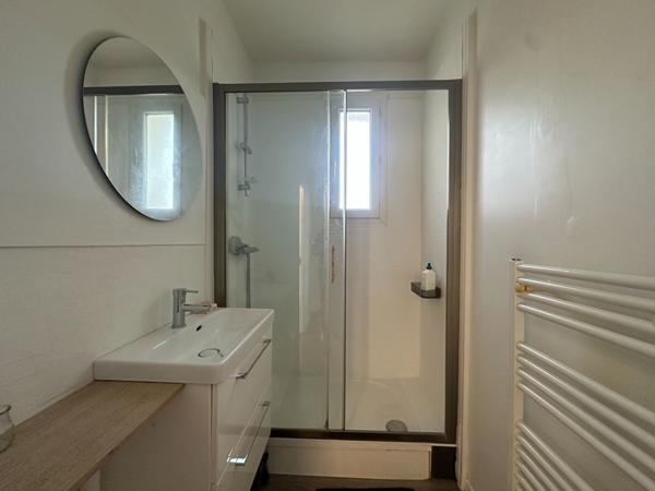 POITIERS - JOLIE MAISON DE VILLE - JARDIN - CACHET