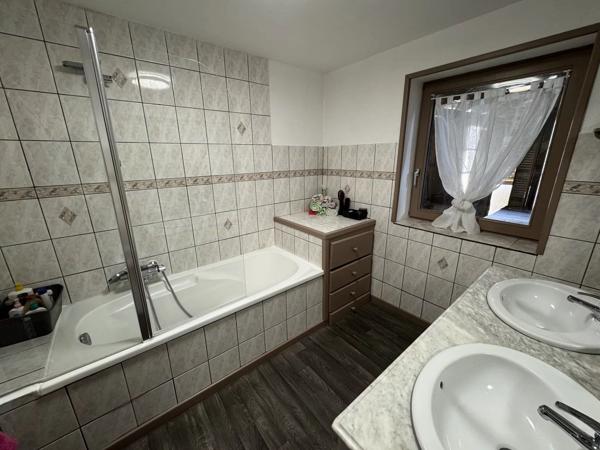 Vente                                                      Maison
                        
                     10 pièces                      187 m2                     à Schirmeck