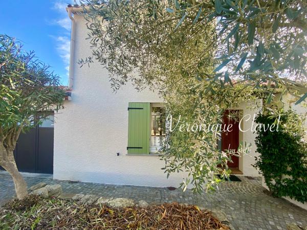 Coquette villa au calme de 106m2 plain pied  posée sur un terrain de 348m2 avec piscine