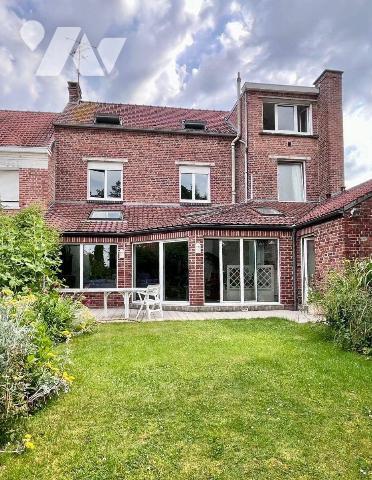 En centre ville d'HAZEBROUCK 59190, à deux pas du jardin public, en face de la future médiathèq...