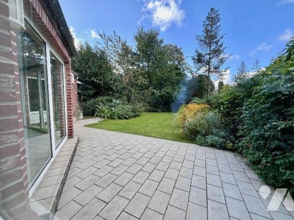 En centre ville d'HAZEBROUCK 59190, à deux pas du jardin public, en face de la future médiathèq...