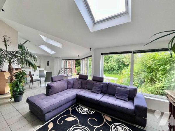 En centre ville d'HAZEBROUCK 59190, à deux pas du jardin public, en face de la future médiathèq...