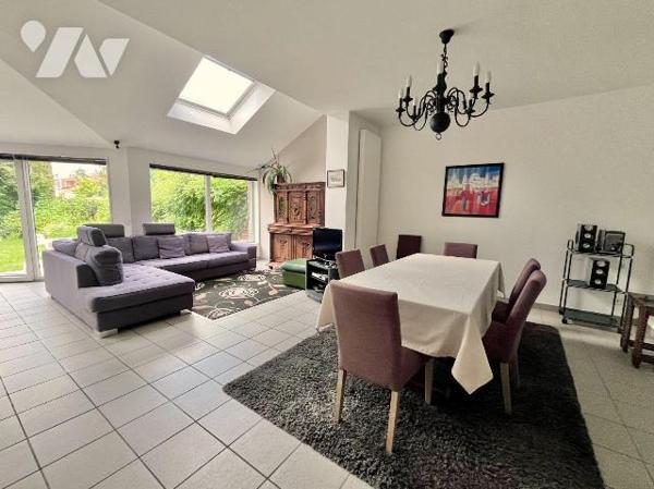 En centre ville d'HAZEBROUCK 59190, à deux pas du jardin public, en face de la future médiathèq...