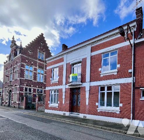 En centre ville d'HAZEBROUCK 59190, à deux pas du jardin public, en face de la future médiathèq...