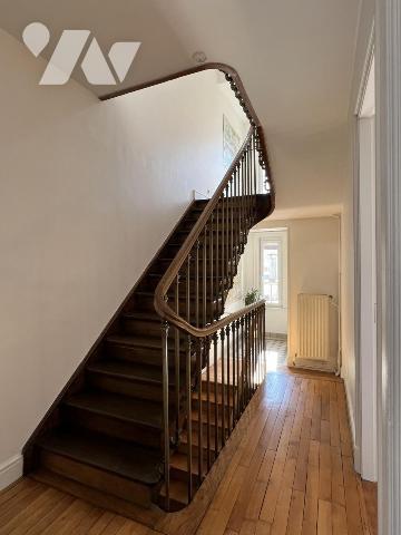  MAISON BEL ETAGE  DE CARACTERE SECTEUR BUISSON