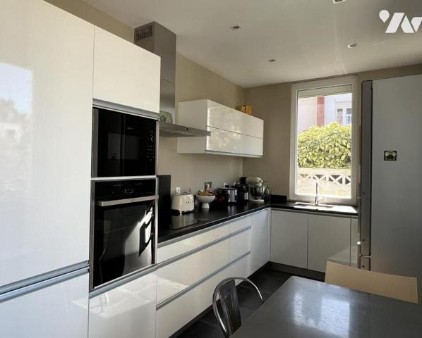  MAISON BEL ETAGE  DE CARACTERE SECTEUR BUISSON