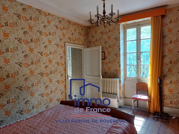 Maison de charme 185m² à rénover proche centre ville avec terrain.