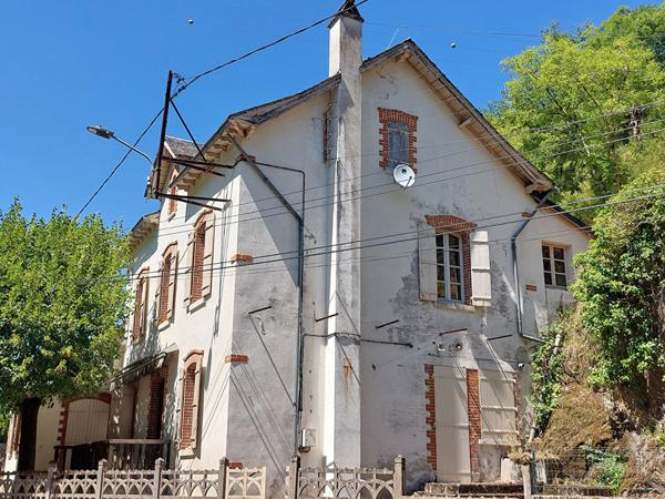 Maison de charme 185m² à rénover proche centre ville avec terrain.