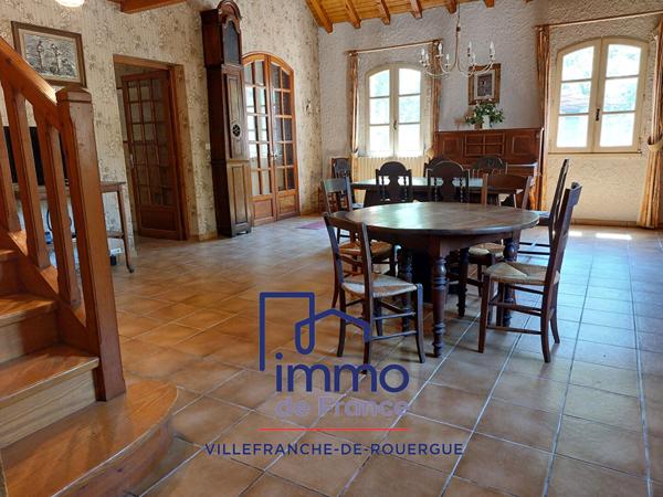 Maison de charme 185m² à rénover proche centre ville avec terrain.