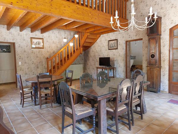 Maison de charme 185m² à rénover proche centre ville avec terrain.