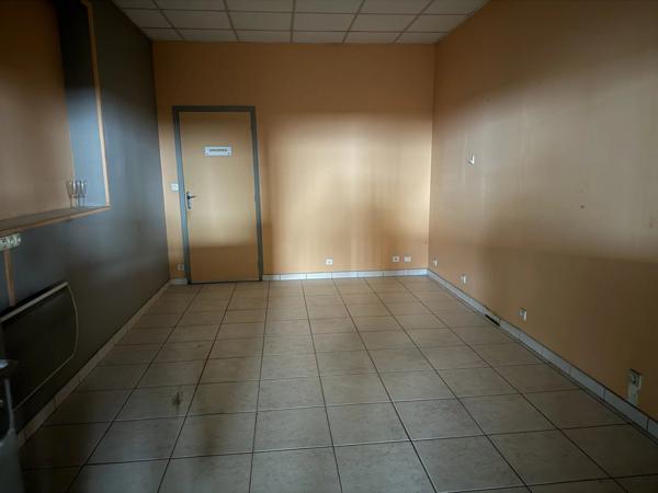 Location Local commercial 4 pièces 651 m2 à Saint-Quentin