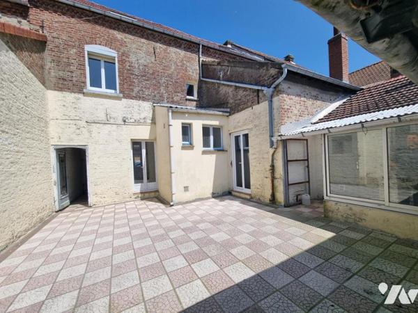 Maison avec 5 chambres et jardin.