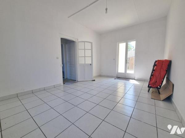 Maison avec 5 chambres et jardin.