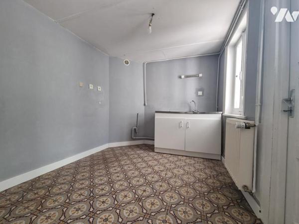 Maison avec 5 chambres et jardin.