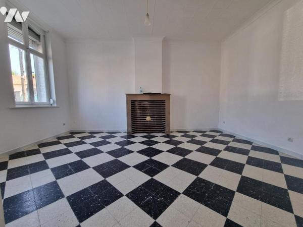 Maison avec 5 chambres et jardin.