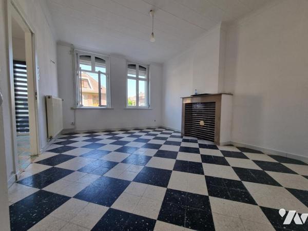 Maison avec 5 chambres et jardin.