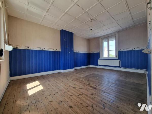 Maison avec 5 chambres et jardin.