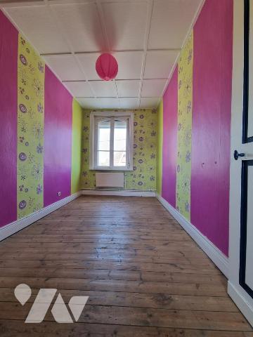 Maison avec 5 chambres et jardin.