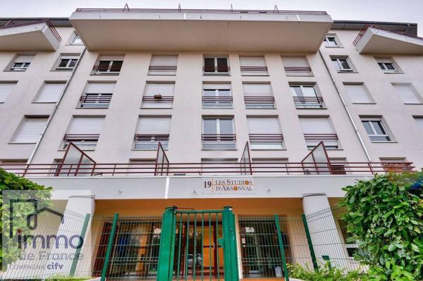 Lyon 8 prox facs médecine et pharmacie