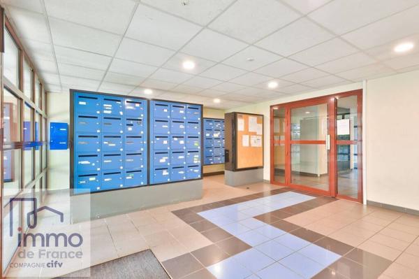 Lyon 8 prox facs médecine et pharmacie