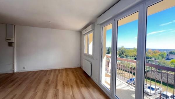 Dpt Finistère (29), A vendre QUIMPER Ouest, Appartement 3e étage de type 2 de 51 m² habitable avec  balcon - Cave.