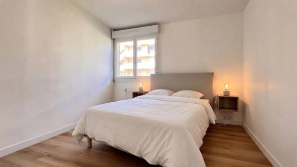 Dpt Finistère (29), A vendre QUIMPER Ouest, Appartement 3e étage de type 2 de 51 m² habitable avec  balcon - Cave.