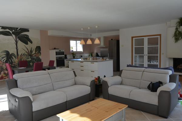 VILLA PLAIN PIED 130 M² (loi carrez hab.) sur 500 m² env. de terrain