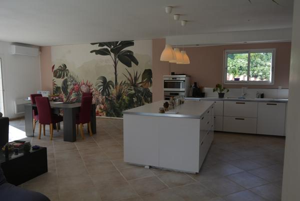 VILLA PLAIN PIED 130 M² (loi carrez hab.) sur 500 m² env. de terrain