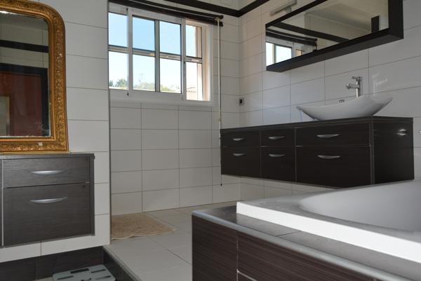 VILLA PLAIN PIED 130 M² (loi carrez hab.) sur 500 m² env. de terrain