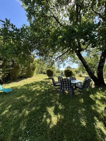 Maison de village
                                                                                                                                                                                                                                                                                                                        4 pièce(s)                                                                                                                                                                                                          2 chambre(s)                                                                                                                                                                                                          98  m²