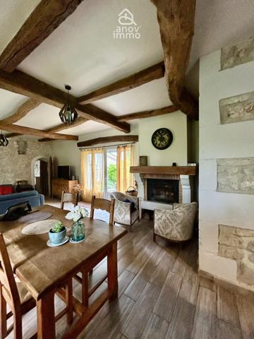 Maison de village
                                                                                                                                                                                                                                                                                                                        4 pièce(s)                                                                                                                                                                                                          2 chambre(s)                                                                                                                                                                                                          98  m²