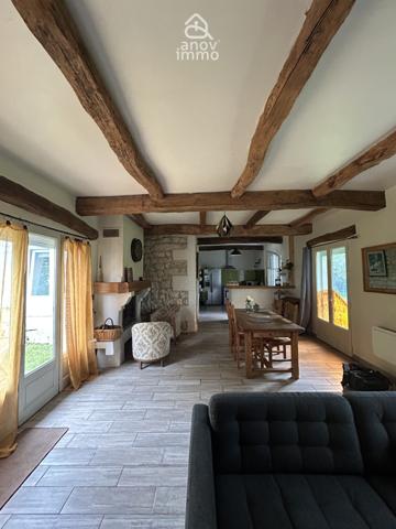 Maison de village
                                                                                                                                                                                                                                                                                                                        4 pièce(s)                                                                                                                                                                                                          2 chambre(s)                                                                                                                                                                                                          98  m²