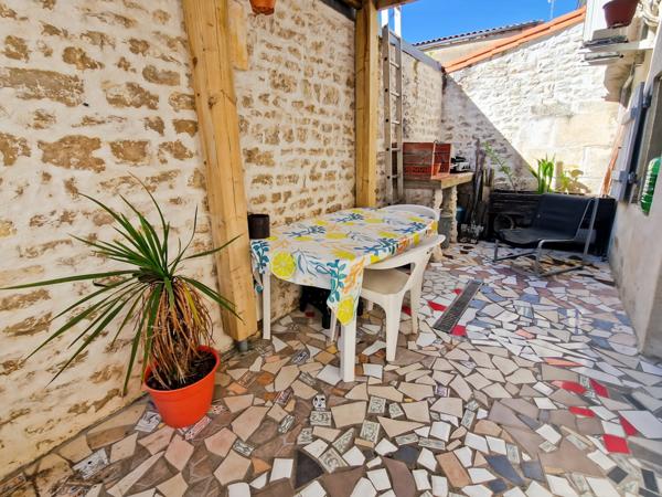 Maison à vendre 6 pièces SAINT JEAN D'ANGELY (17)- Ensemble immobilier de deux logements