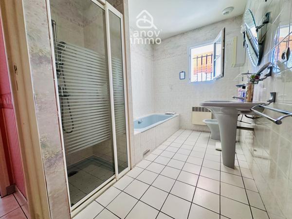 Maison
                                                                                                                                                                                                                                                                                                                        5 pièce(s)                                                                                                                                                                                                          2 chambre(s)                                                                                                                                                                                                          122.67  m²