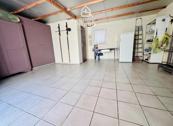 Maison
                                                                                                                                                                                                                                                                                                                        5 pièce(s)                                                                                                                                                                                                          2 chambre(s)                                                                                                                                                                                                          122.67  m²