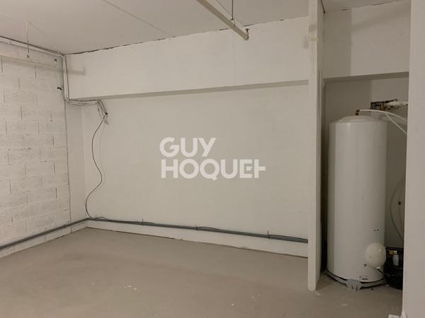 LOCAL COMMERCIAL GALERIE HYPERMARCHE 59 m2 + RESERVE 51 m2