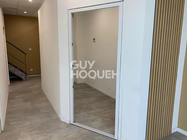 LOCAL COMMERCIAL GALERIE HYPERMARCHE 59 m2 + RESERVE 51 m2