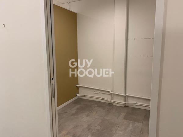 LOCAL COMMERCIAL GALERIE HYPERMARCHE 59 m2 + RESERVE 51 m2