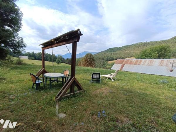 Vente sur Montclar d'une propriété avec 2 maisons