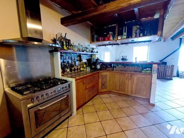 Vente sur Montclar d'une propriété avec 2 maisons