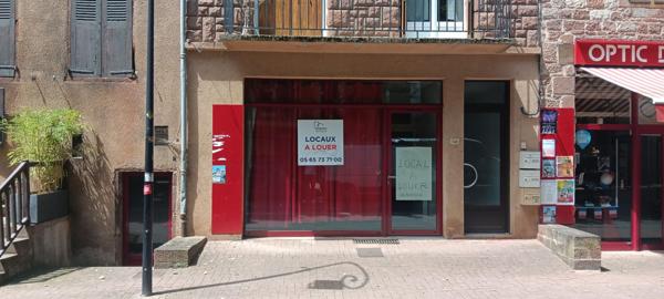 Centre ville Marcillac Vallon, local commercial en RDC de 40 m² avec dépendance