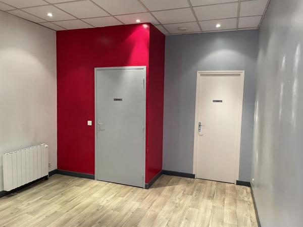 Centre ville Marcillac Vallon, local commercial en RDC de 40 m² avec dépendance
