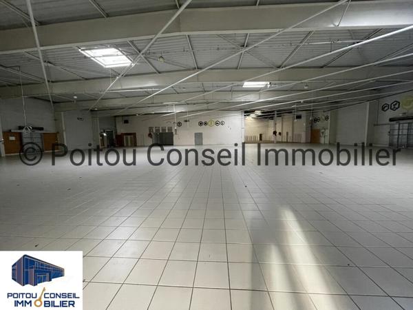 BATIMENT COMMERCIAL ET D’ACTIVITE 3500 M2 A ECHIRE