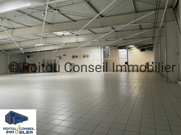 BATIMENT COMMERCIAL ET D’ACTIVITE 3500 M2 A ECHIRE