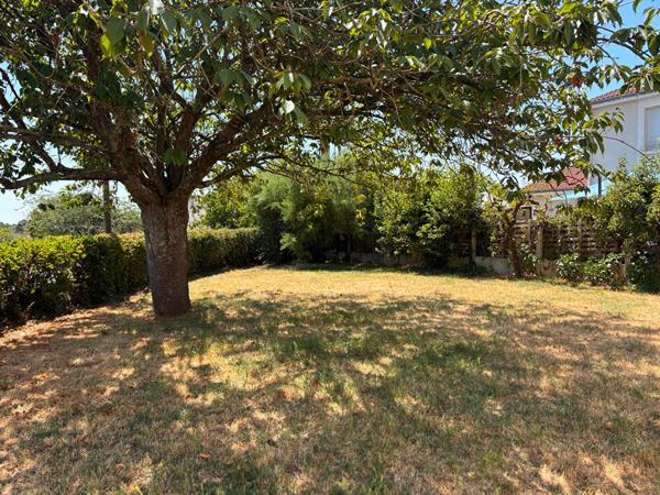 Maison rénovée 3 chambres - Jardin, garage, car-port et potager - Proche Chemillé - D6077