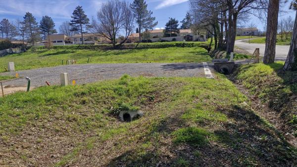 Terrain constructible de 952 m² viabilisé