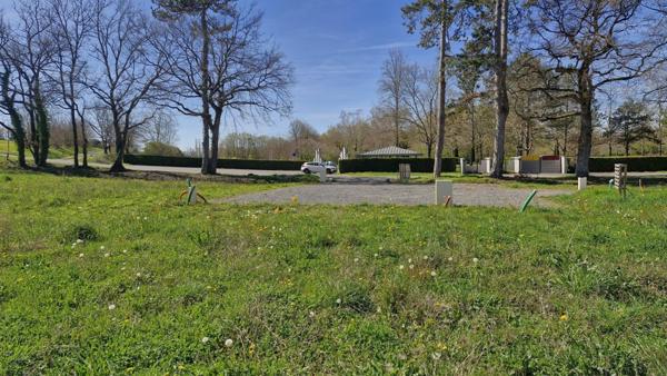 Terrain constructible de 952 m² viabilisé