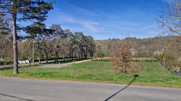 Terrain constructible de 952 m² viabilisé