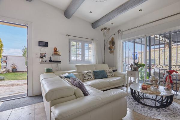 Coup de coeur à Lambesc , Ancien cabanon réhabilité avec piscine, en pleine campagne