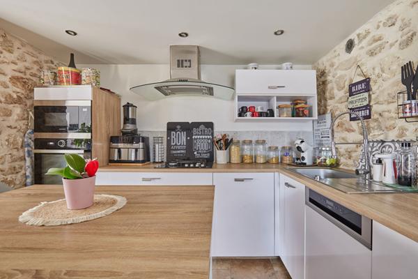 Coup de coeur à Lambesc , Ancien cabanon réhabilité avec piscine, en pleine campagne